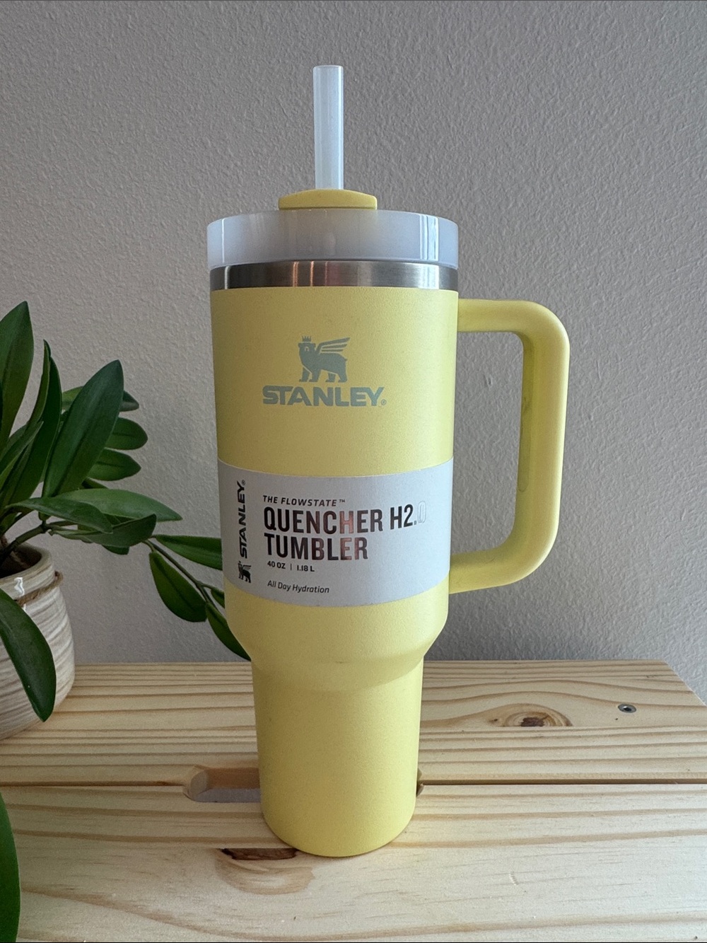 Stanley Yellow Quencher H2.0 Tumbler with Handle and Straw